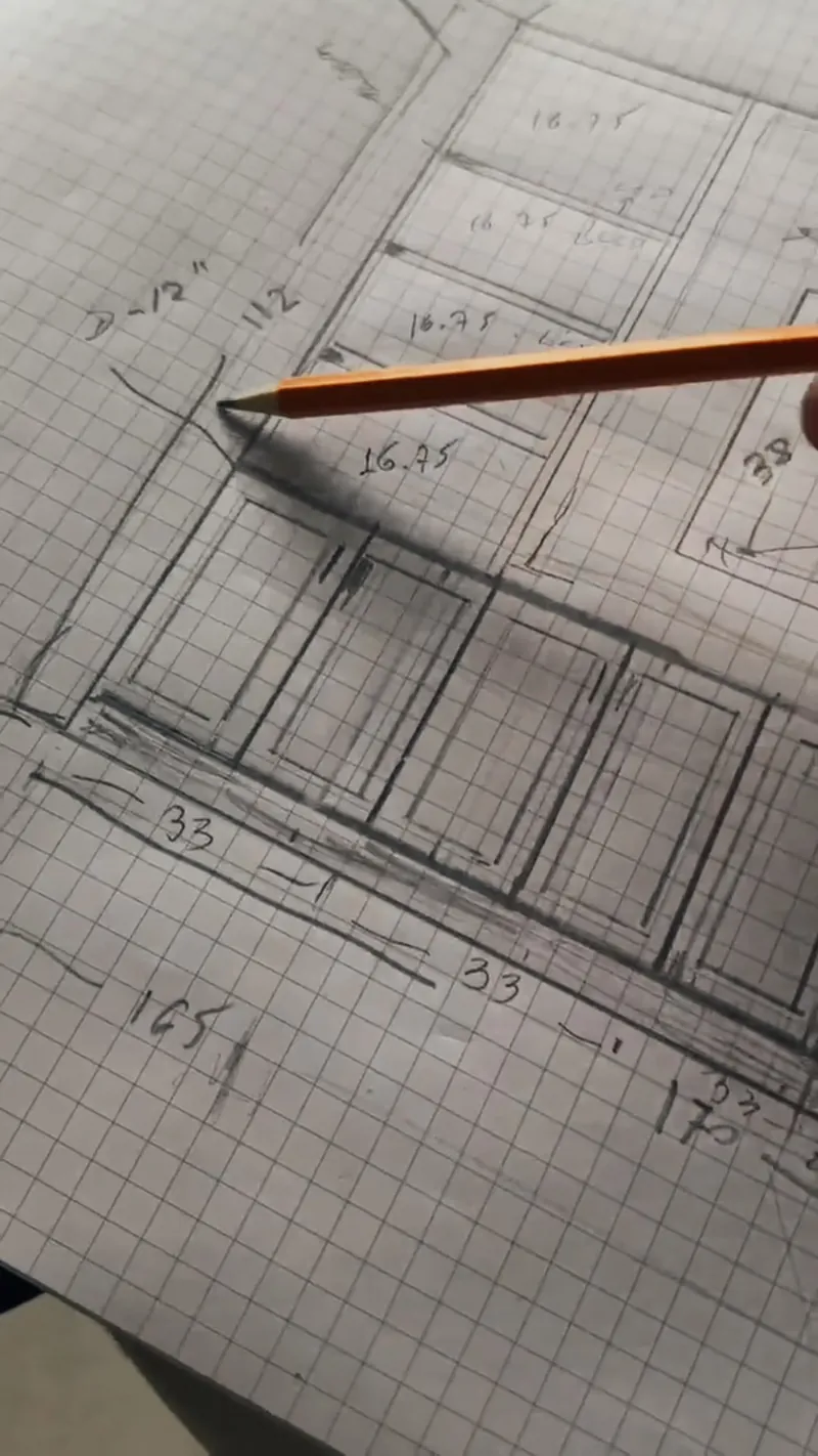 Pencil sketch on graph paper with the first measurements
